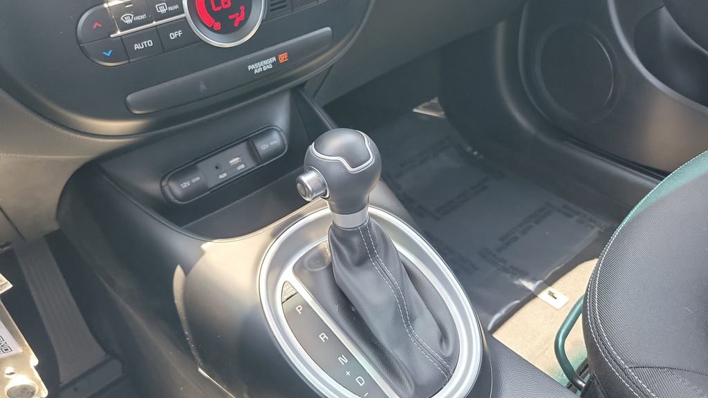 Used 2017 Kia Soul + FWD image 16