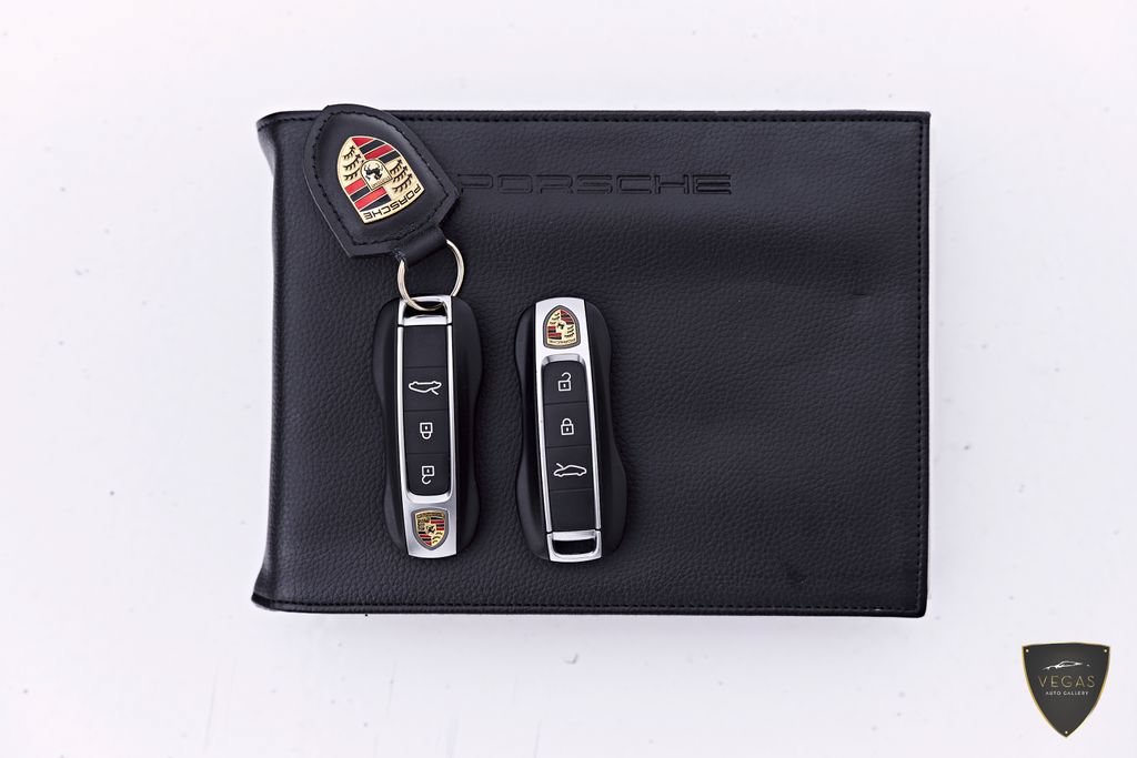 Used 2023 Porsche 911 Carrera RWD image 79