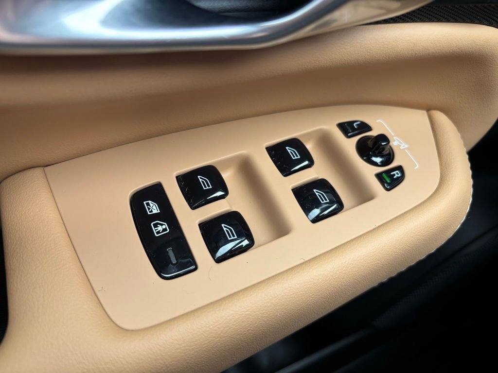 Certified 2024 Volvo XC90 B6 Ultimate AWD/4WD image 29