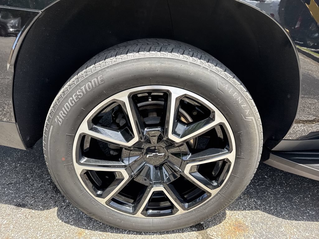 Used 2024 Chevrolet Suburban RST w/ Luxury Package AWD/4WD image 19