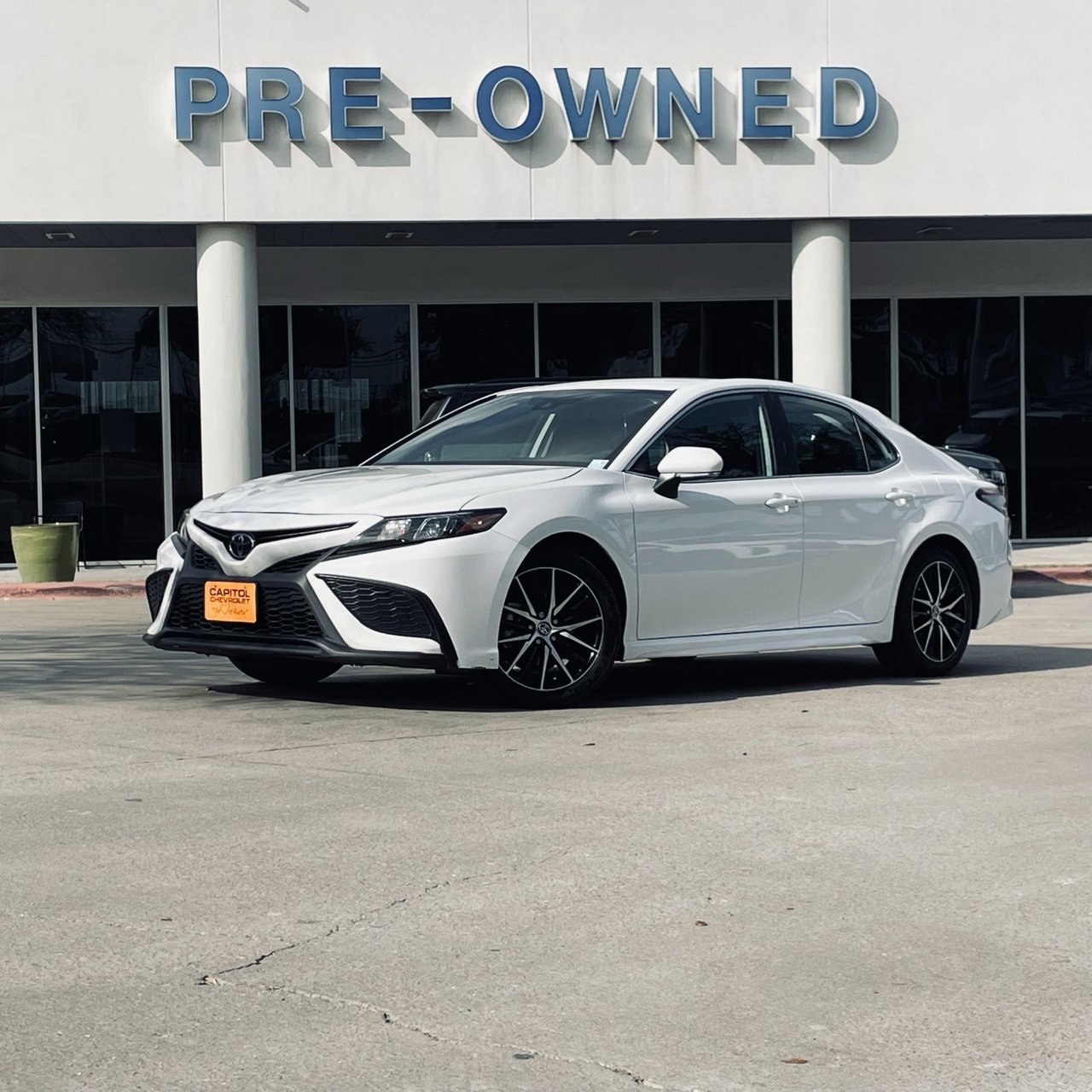 Used 2024 Toyota Camry SE image 1