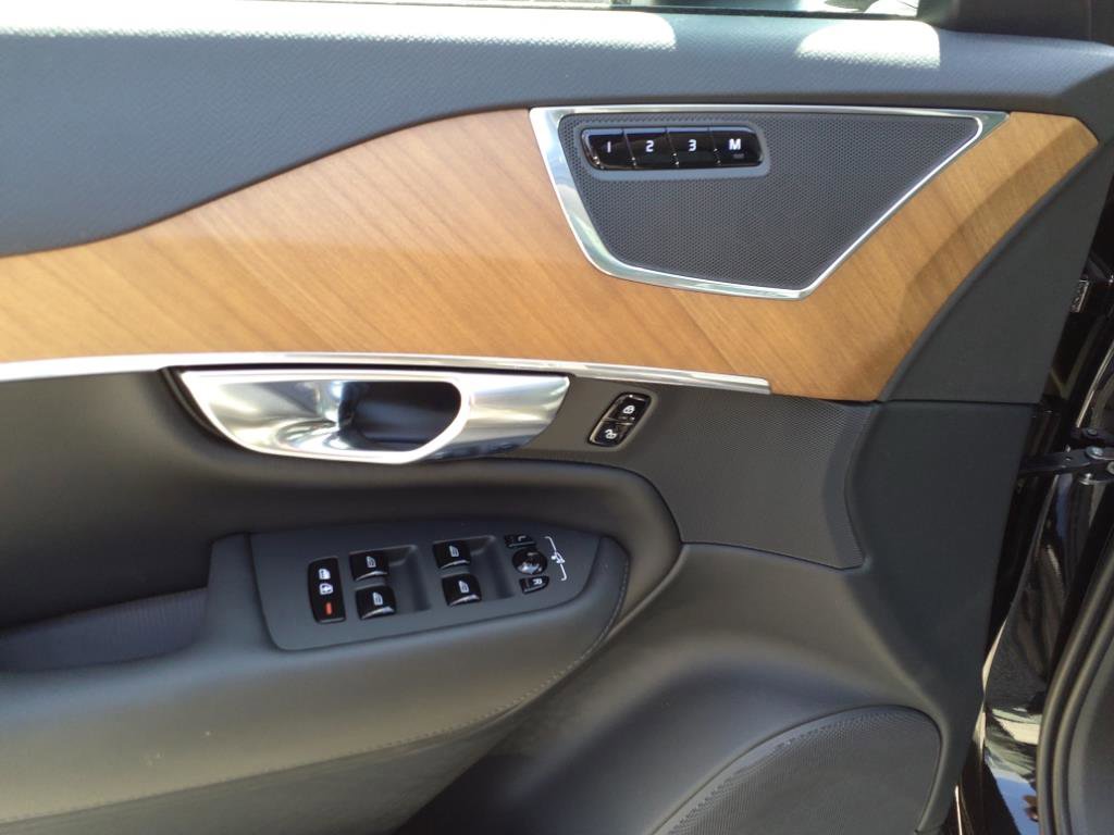 Certified 2025 Volvo XC90 T8 Core w/ Climate Package image 13