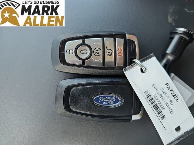 Used 2025 Ford Explorer Active AWD/4WD image 34