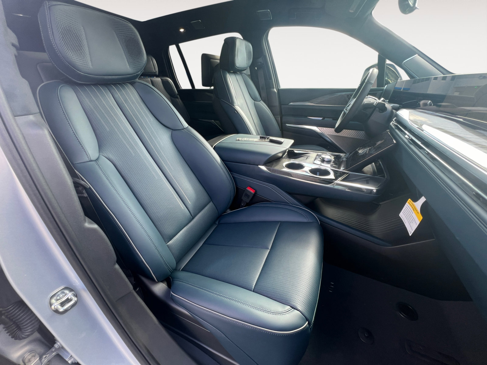 New 2025 Cadillac Escalade IQ Luxury 2 image 19