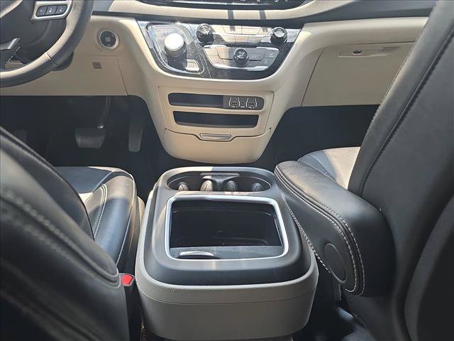 Used 2024 Chrysler Pacifica Touring-L FWD image 19