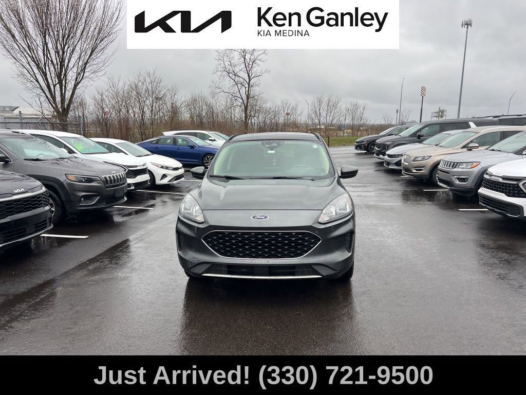 Used 2020 Ford Escape SE image 2