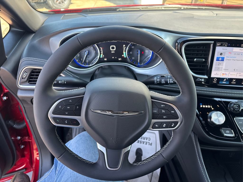 New 2026 Chrysler Pacifica Limited image 14