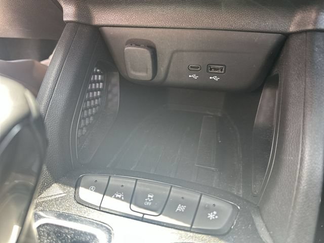Used 2024 Chevrolet TrailBlazer LT w/ LT Cold Weather Package FWD image 39