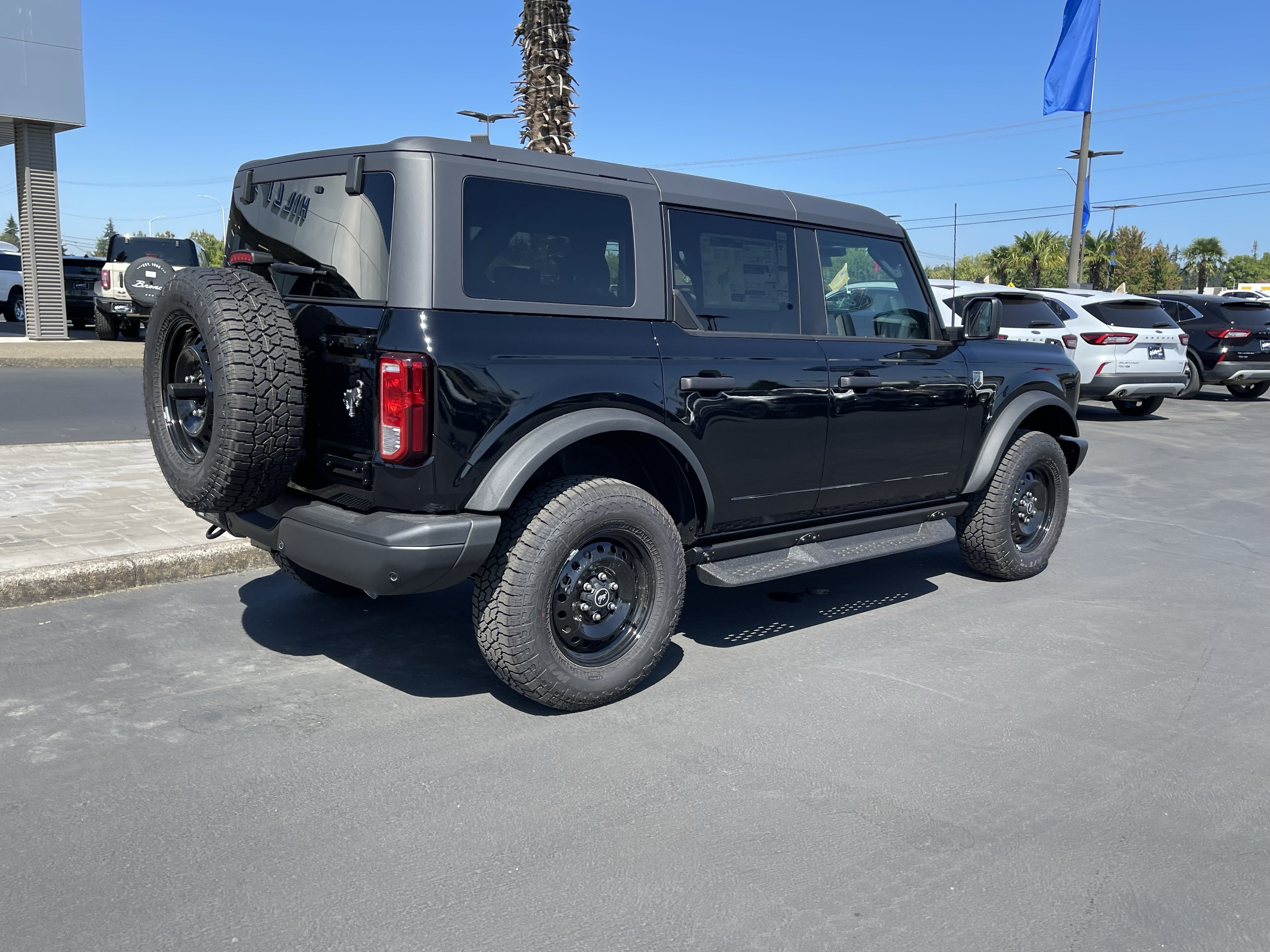 New 2026 Ford Bronco Big Bend w/ Black Diamond Package AWD/4WD image 3