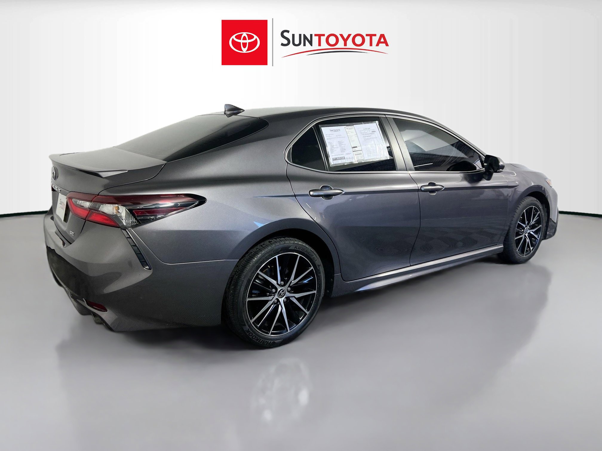Used 2023 Toyota Camry SE image 4