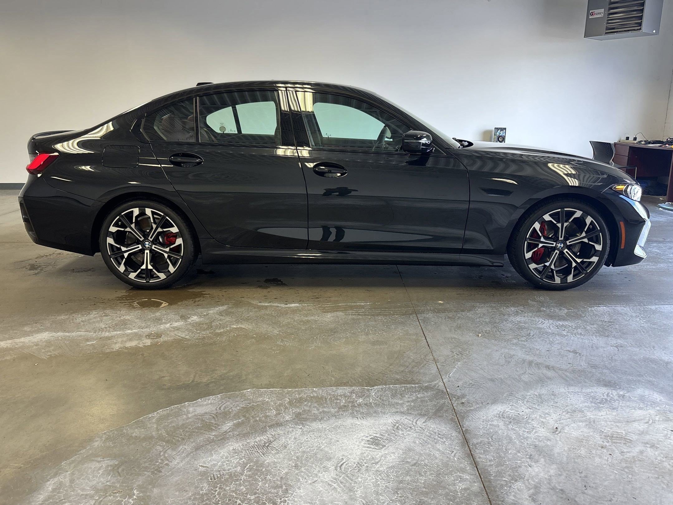 Used 2025 BMW 330i Sedan w/ M Sport Package image 6