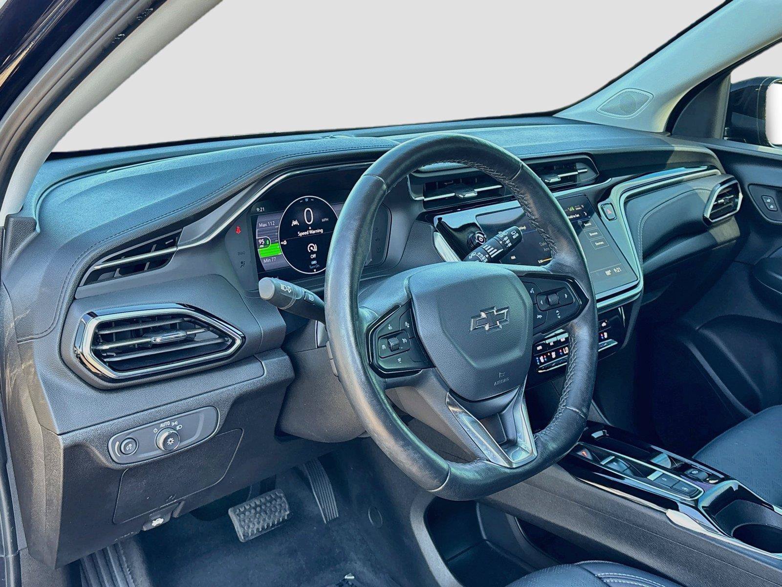 Used 2023 Chevrolet Bolt EUV LT w/ Convenience Package FWD image 9