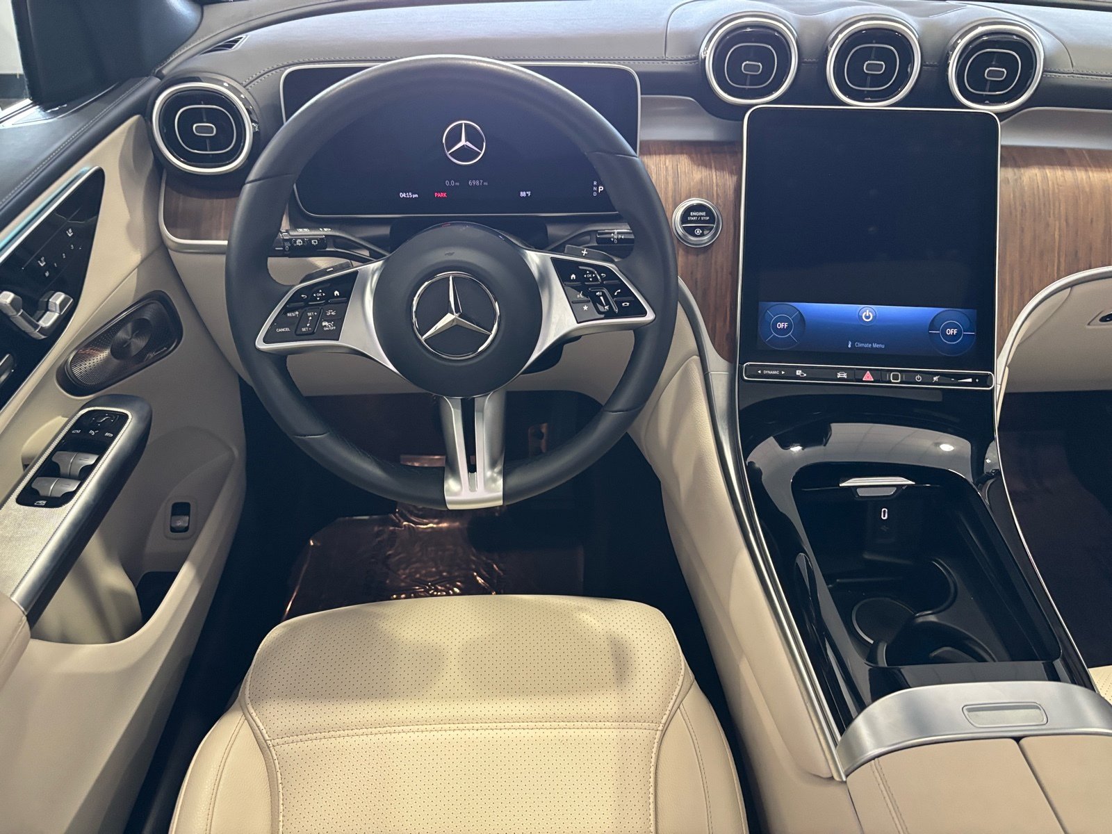 Used 2024 Mercedes-Benz GLC 300 image 8