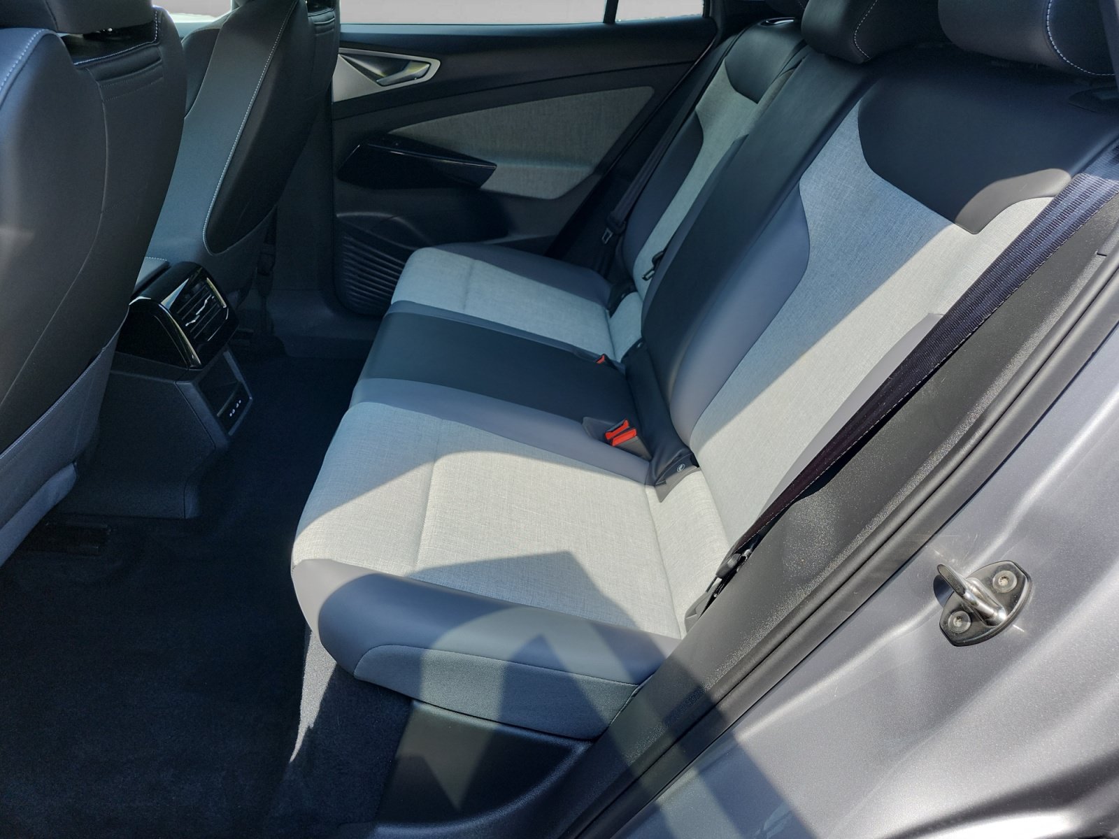 Used 2024 Volkswagen ID.4 2WD image 15