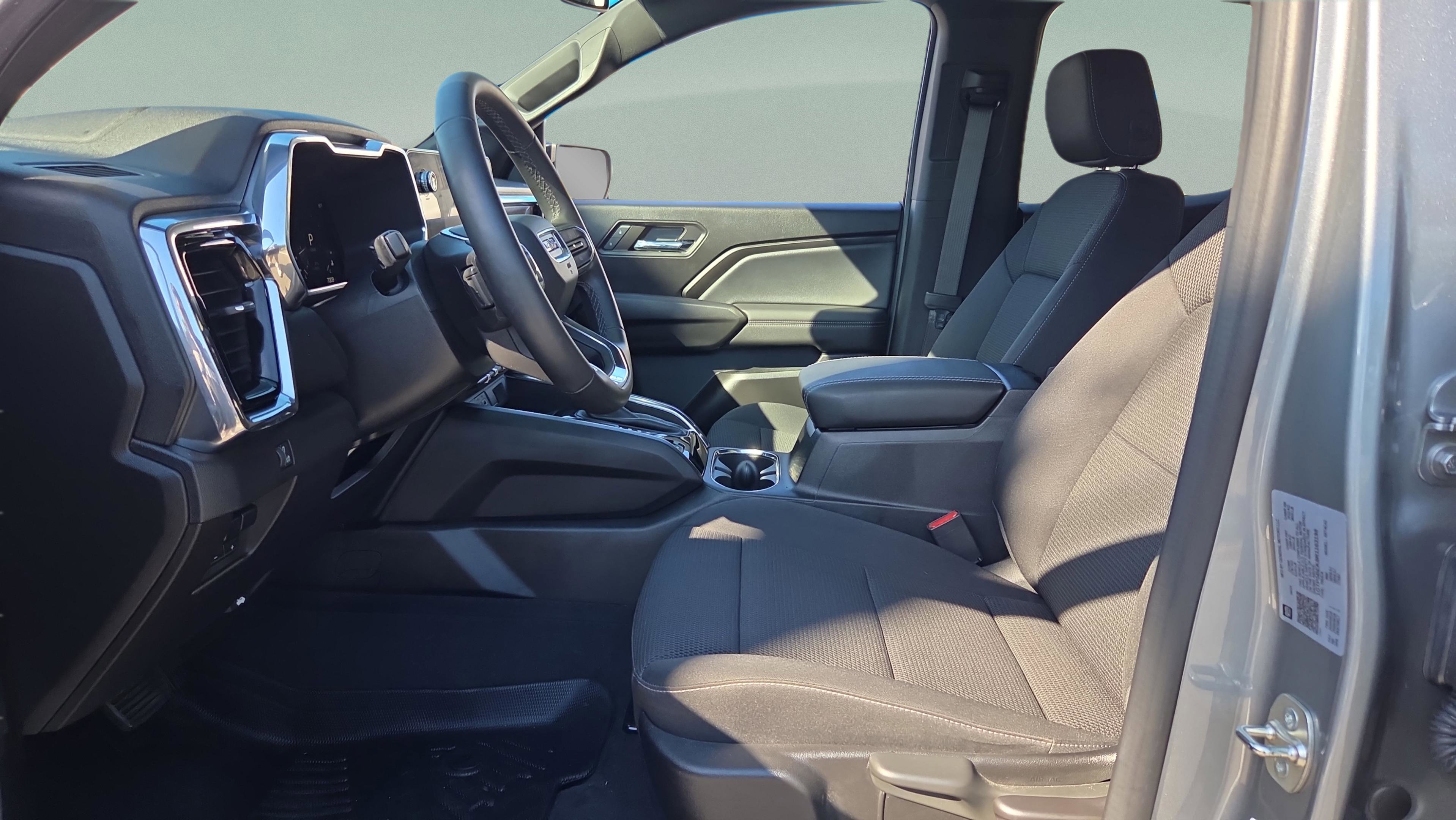 Used 2024 GMC Canyon Elevation w/ Convenience Package image 9