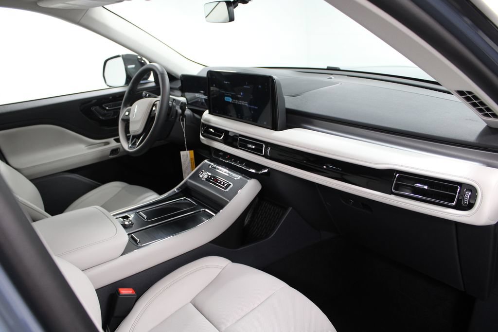 New 2026 Lincoln Aviator 2WD w/ Jet Appearance Package image 30