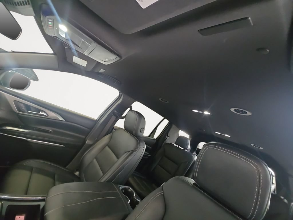 Certified 2025 Chevrolet Traverse LT w/ Midnight/Sport Edition AWD/4WD image 17