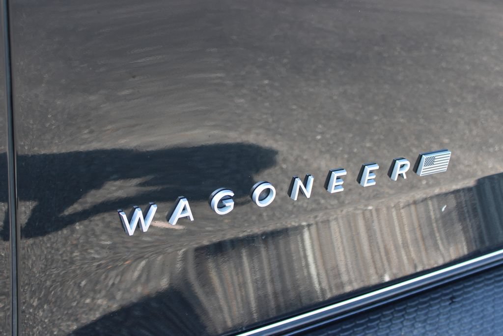 Used 2024 Jeep Wagoneer L Series II w/ Flexible Seating Group AWD/4WD image 18