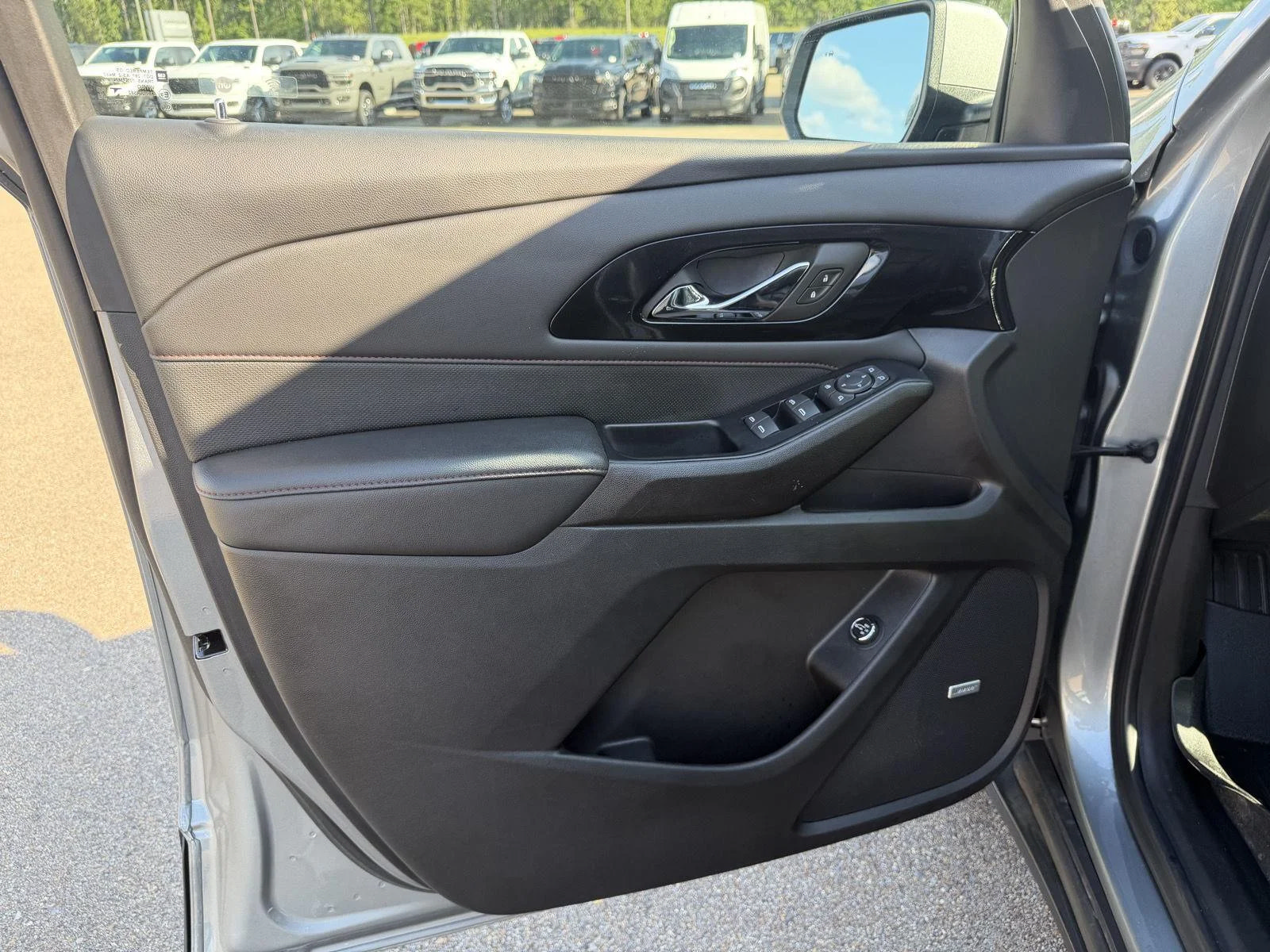 Used 2023 Chevrolet Traverse RS AWD/4WD image 15