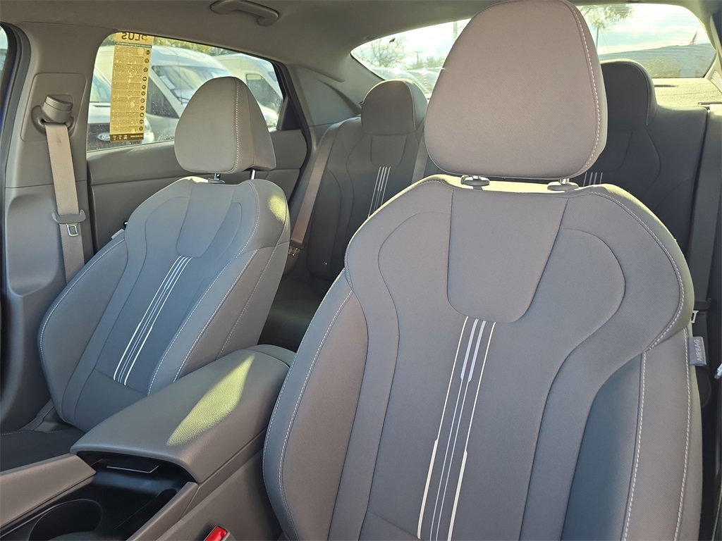 Used 2023 Hyundai Elantra SEL image 19