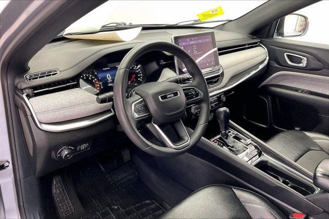 Used 2024 Jeep Compass Latitude w/ Altitude Special Edition AWD/4WD image 14