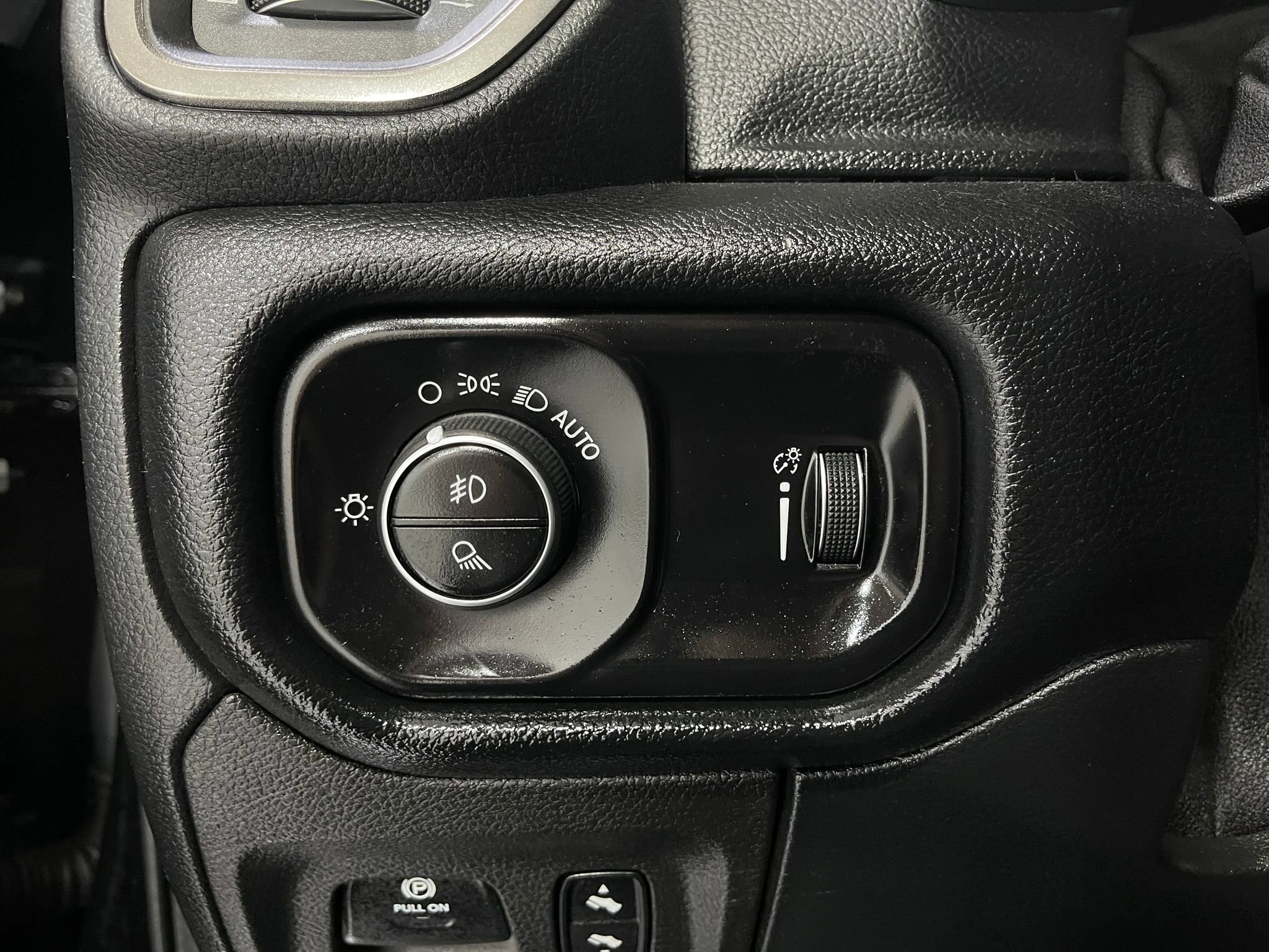 Used 2020 RAM 1500 Sport w/ Comfort & Convenience Group AWD/4WD image 22