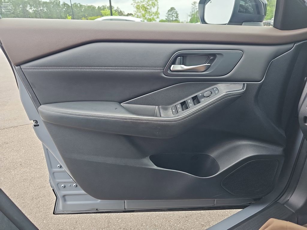 Used 2023 Nissan Rogue SV w/ SV Premium B Package FWD image 31