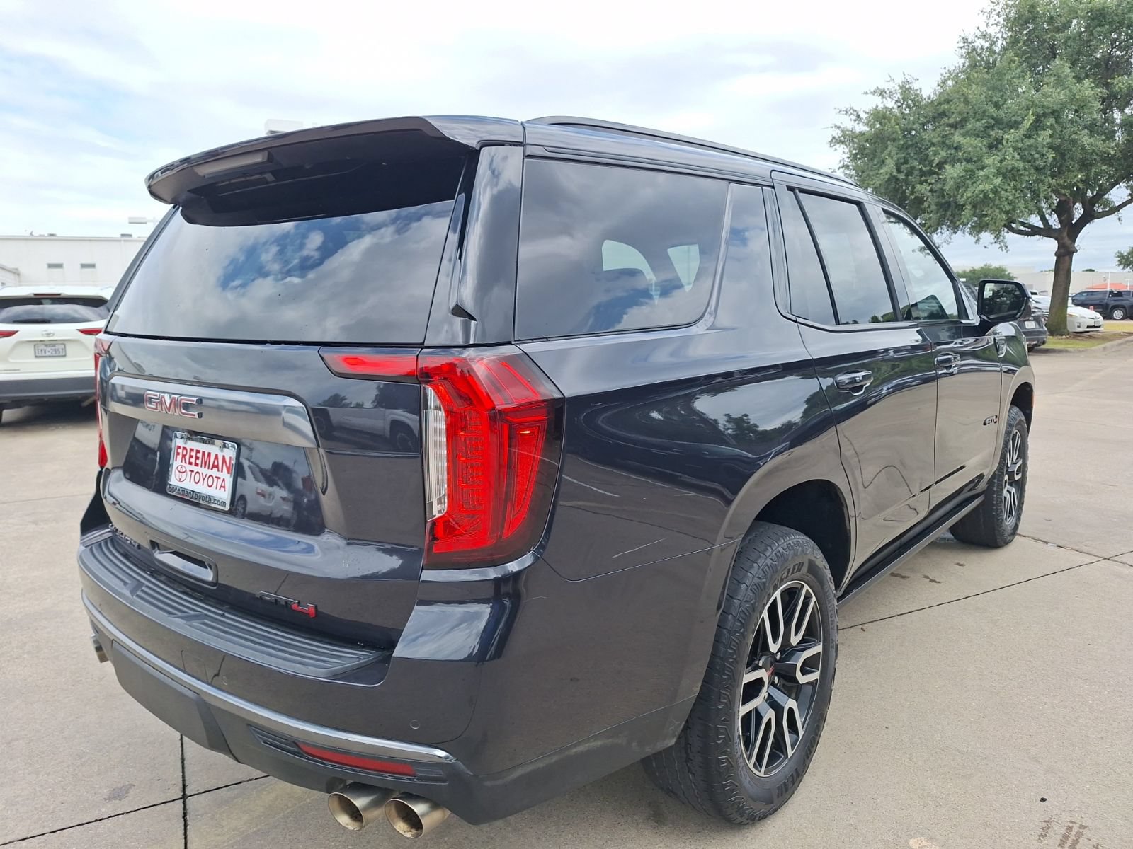 Used 2023 GMC Yukon AT4 w/ AT4 Premium Plus Package AWD/4WD image 6