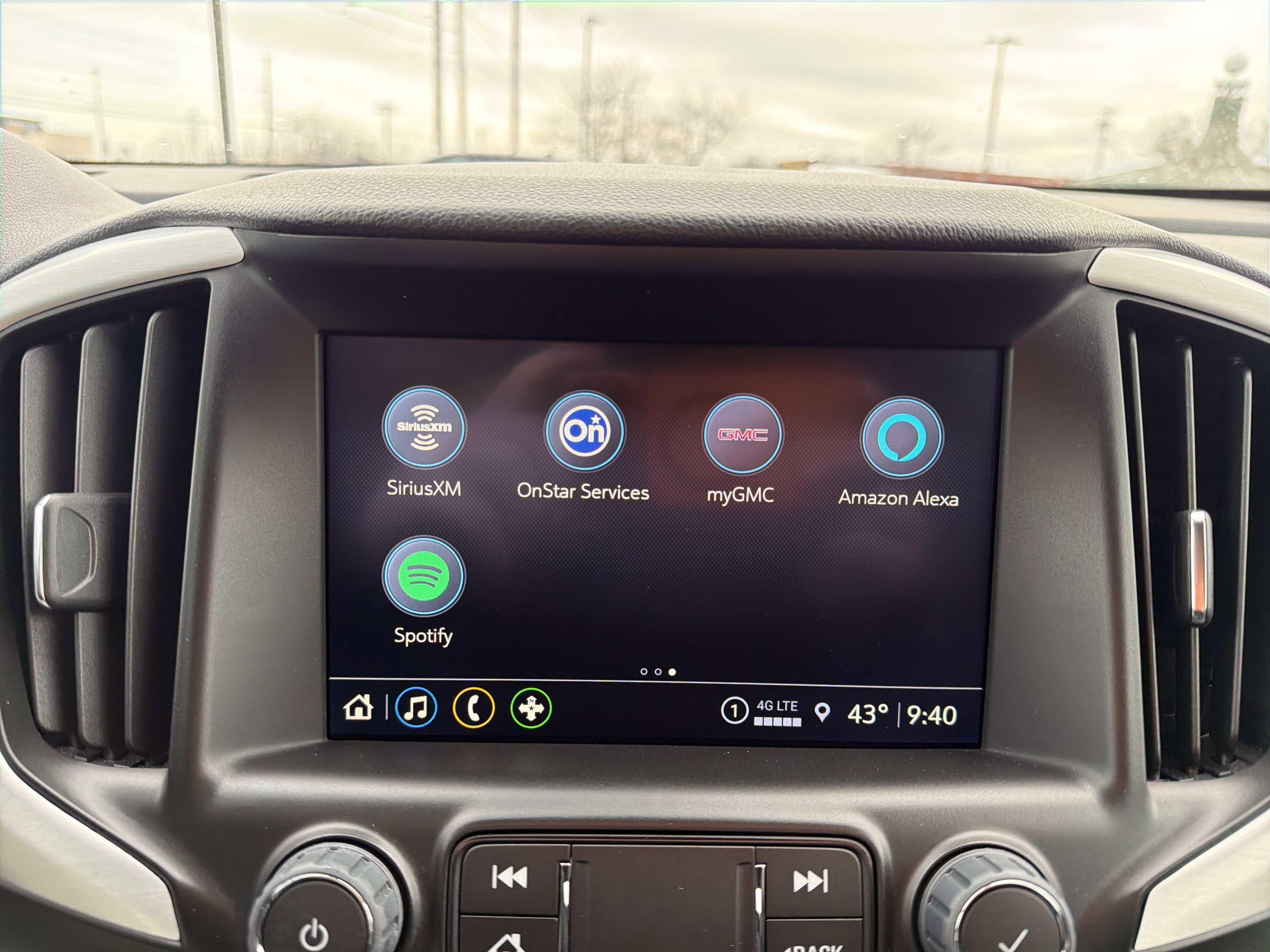 Used 2024 GMC Terrain SLT image 18