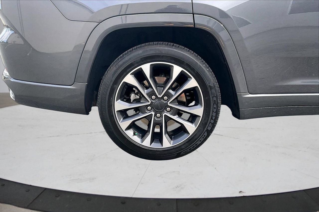 Certified 2024 Jeep Grand Cherokee L Overland w/ Luxury Tech Group IV image 39