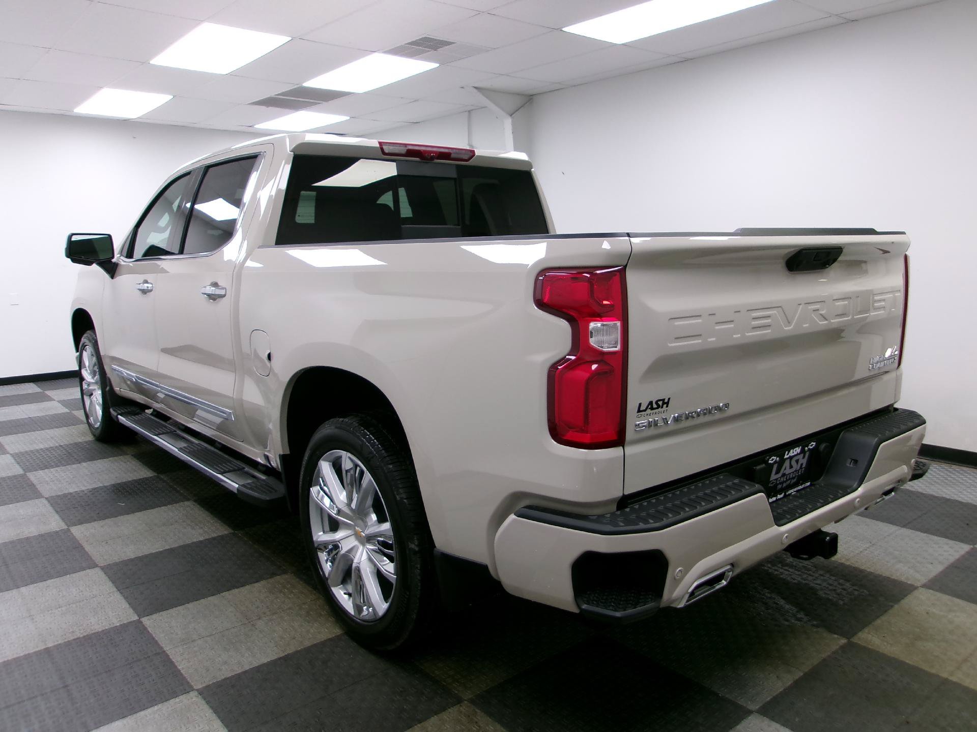 New 2026 Chevrolet Silverado 1500 High Country w/ Technology Package AWD/4WD image 2