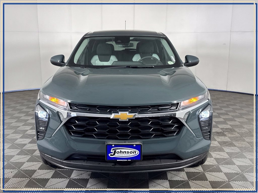 New 2026 Chevrolet Trax LS w/ LS Convenience Package FWD image 2