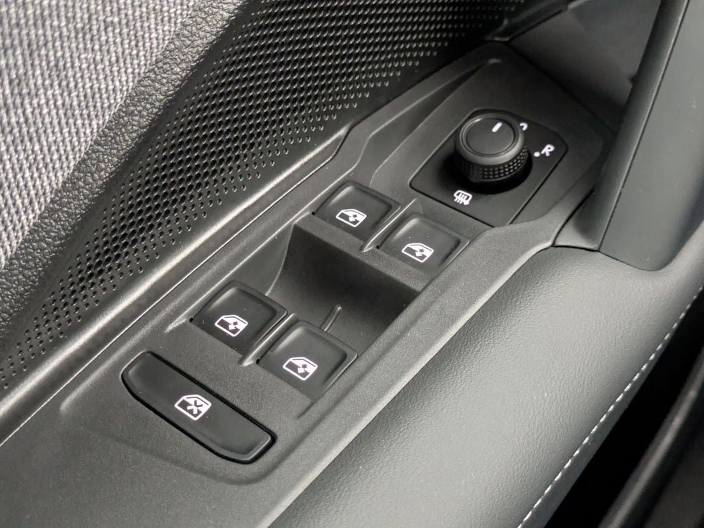 Certified 2025 Volkswagen Tiguan S FWD image 23
