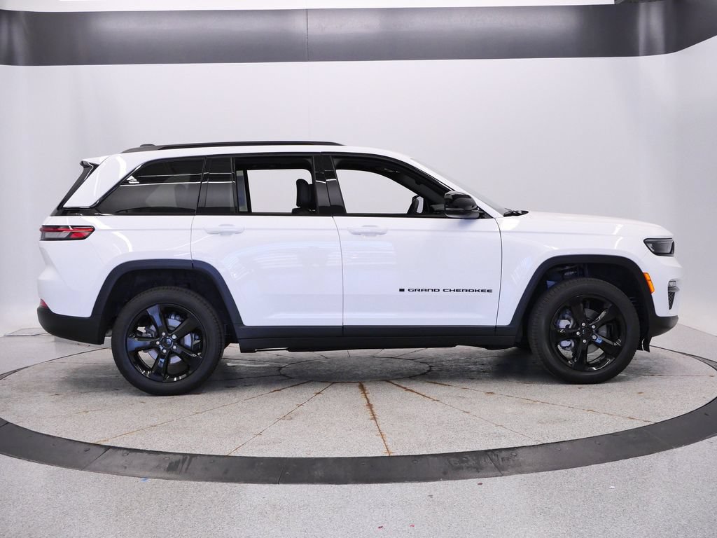 Certified 2024 Jeep Grand Cherokee Limited w/ Black Appearance Package AWD/4WD image 8