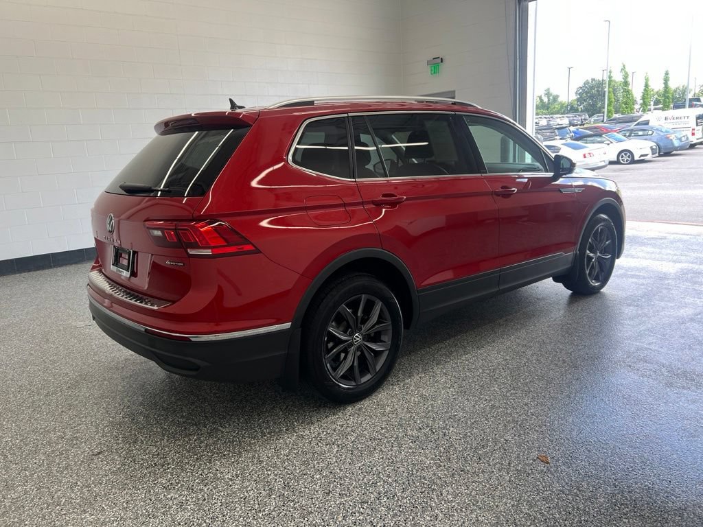 Certified 2024 Volkswagen Tiguan SE AWD/4WD image 5