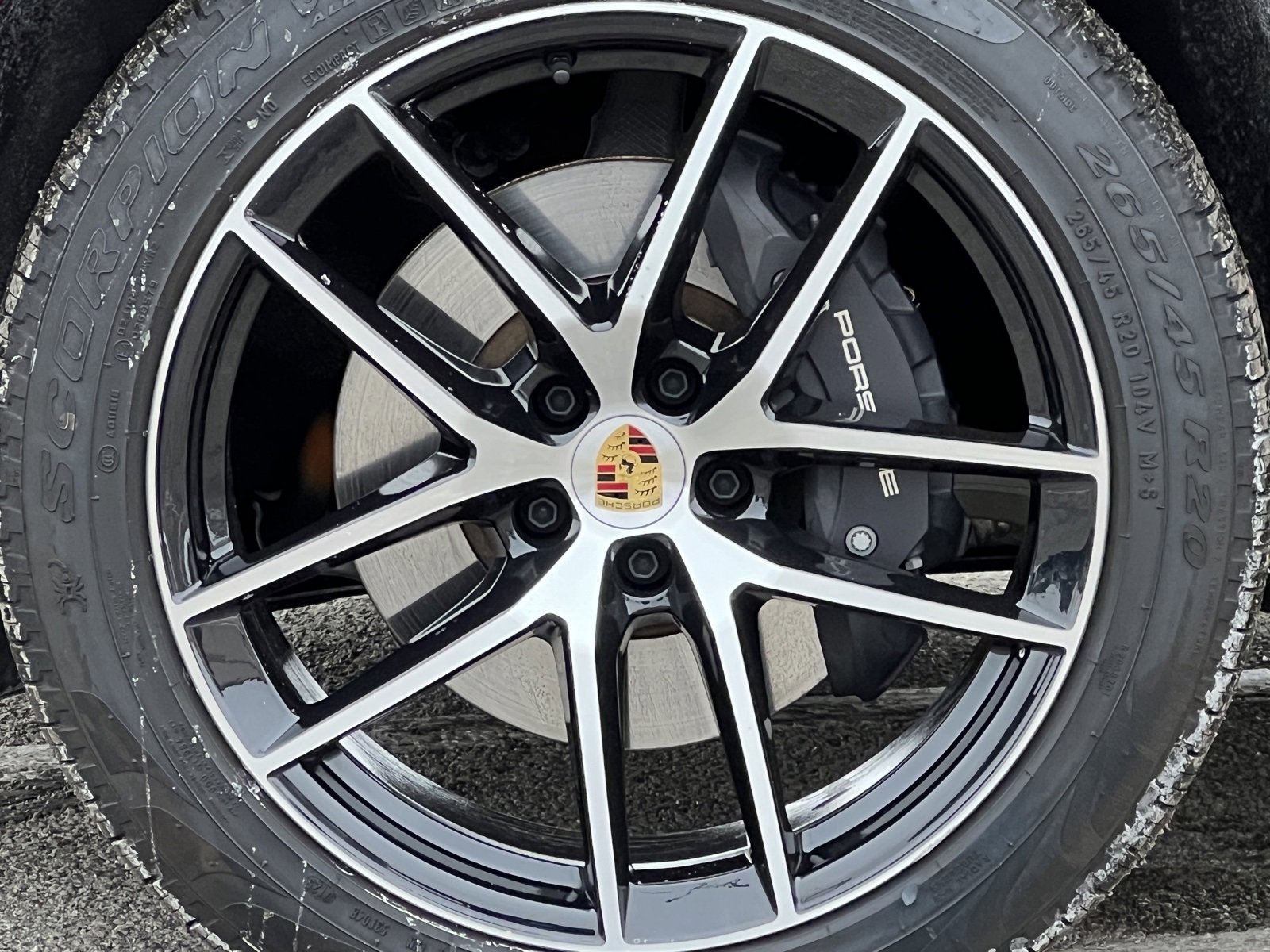 Certified 2025 Porsche Macan image 13