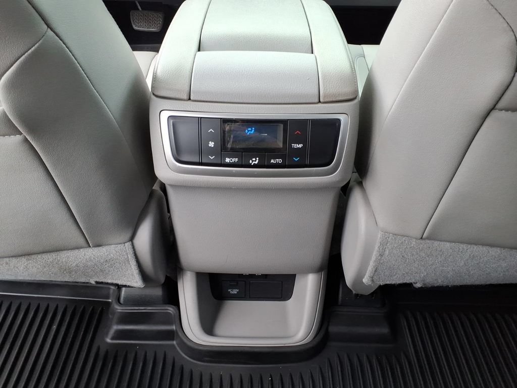 Certified 2019 Toyota Highlander XLE AWD/4WD image 6