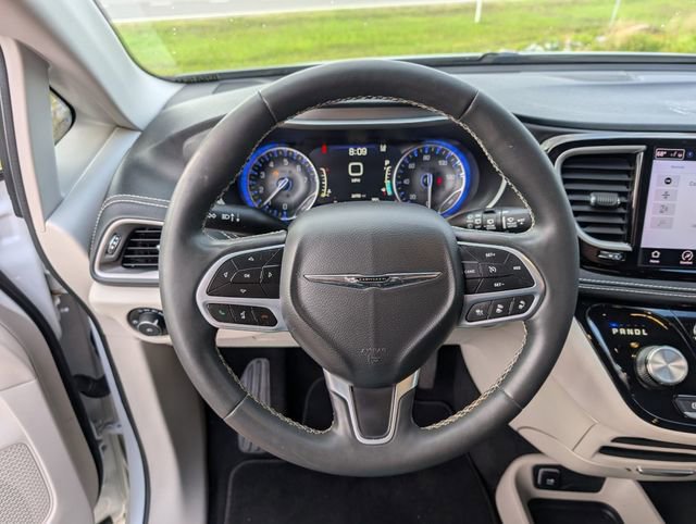 Used 2023 Chrysler Pacifica Touring-L FWD image 29