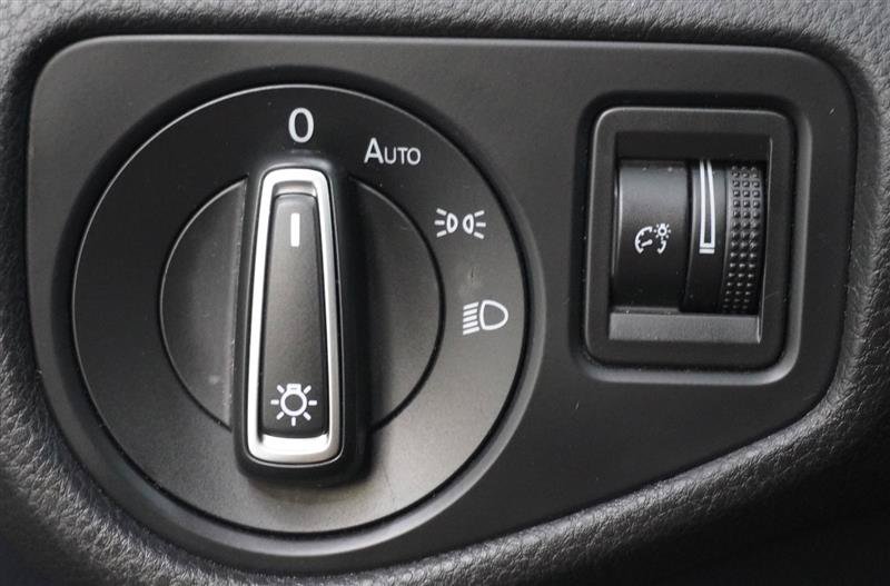 Used 2017 Volkswagen Golf Wolfsburg Edition FWD image 19