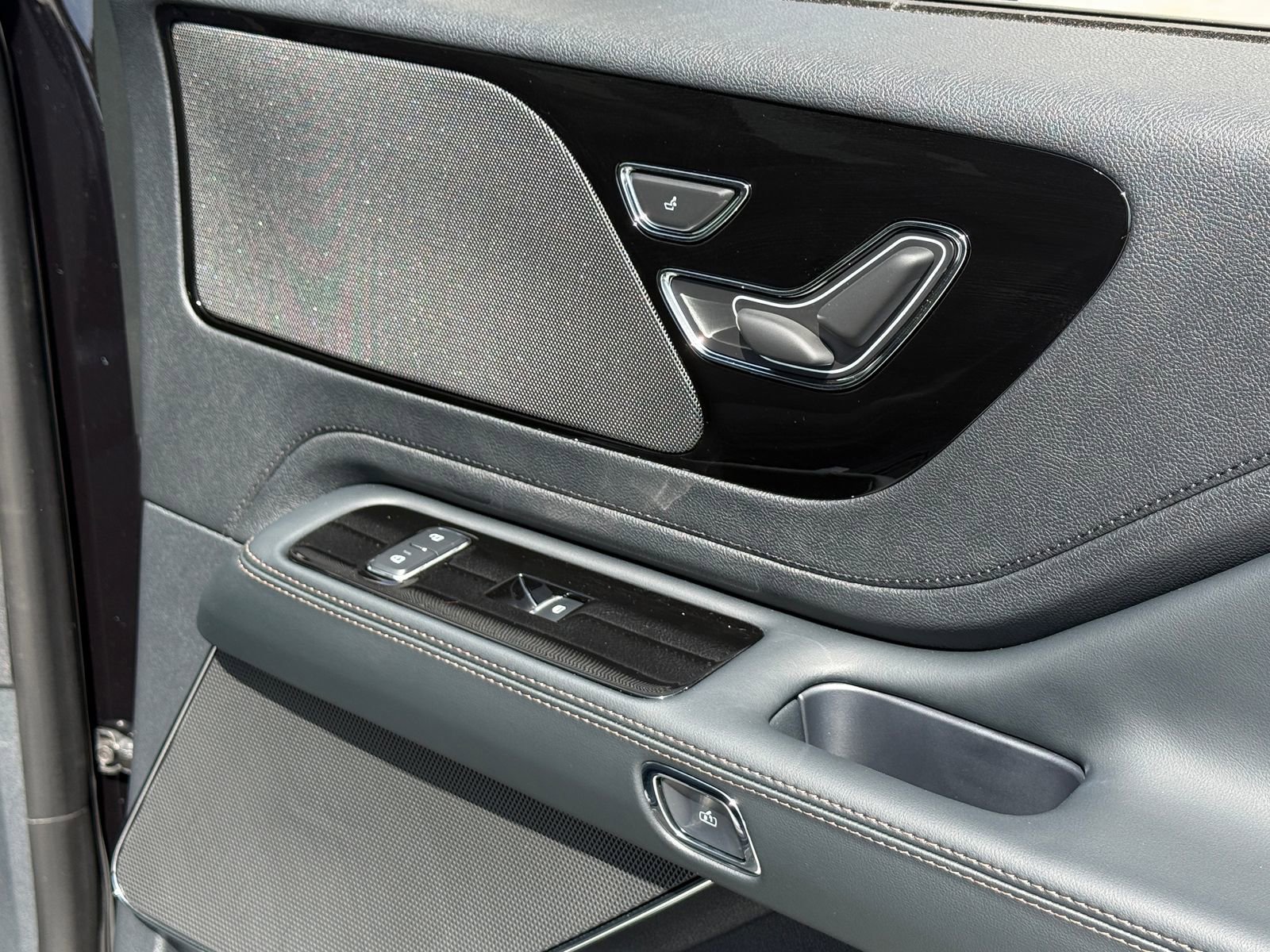 New 2026 Lincoln Aviator AWD image 13