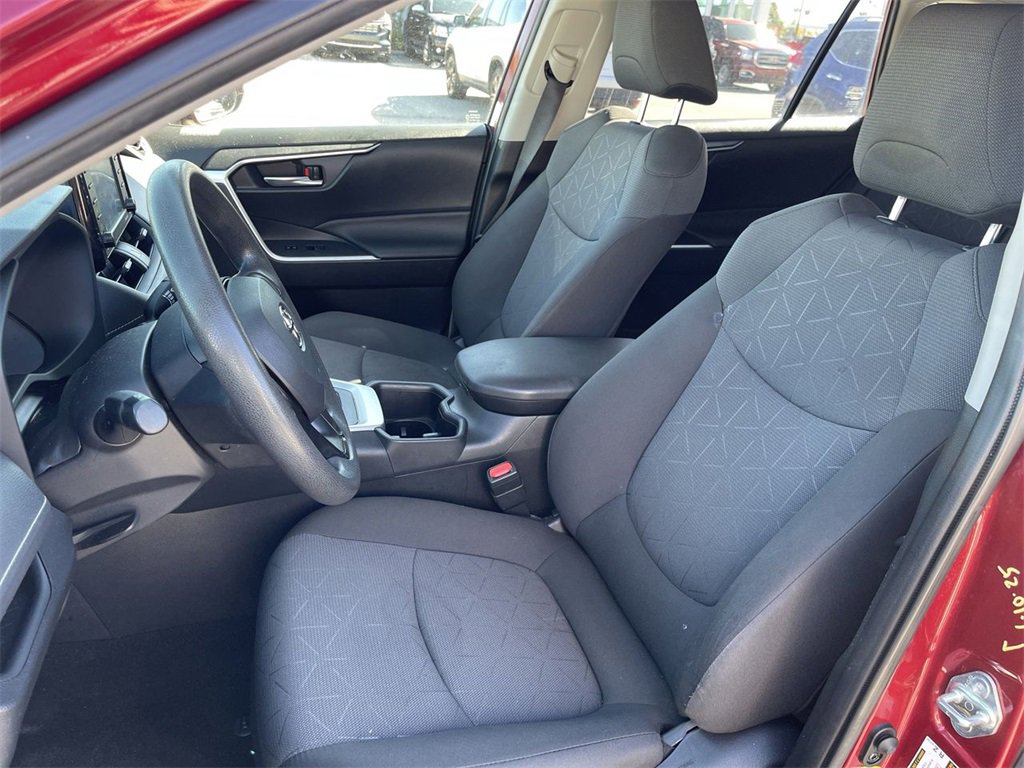 Used 2022 Toyota RAV4 XLE image 11