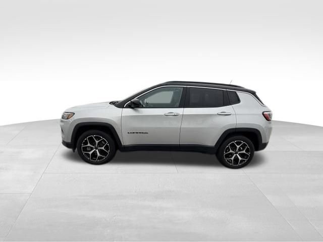 Used 2025 Jeep Compass Limited AWD/4WD image 3