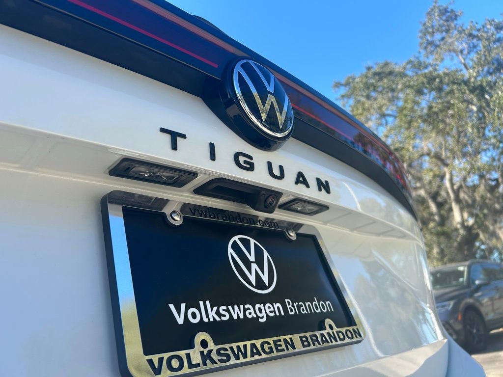 Certified 2025 Volkswagen Tiguan SE R-Line image 48