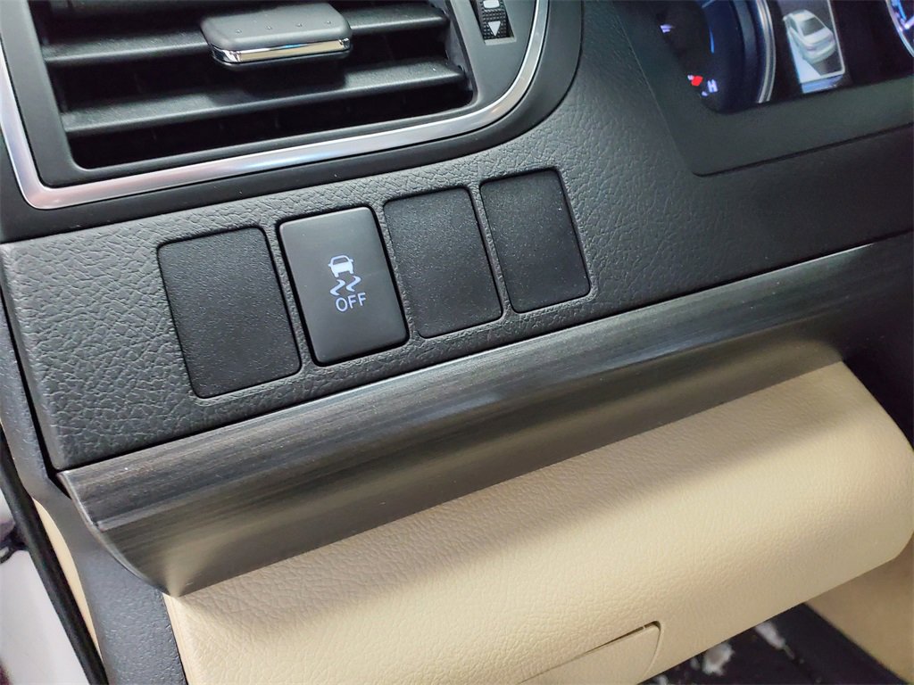 Used 2017 Toyota Camry LE image 11