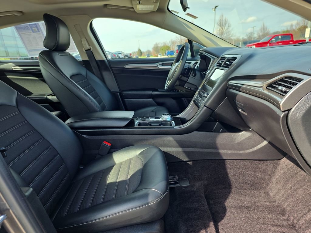Used 2017 Ford Fusion SE w/ Equipment Group 201A image 11