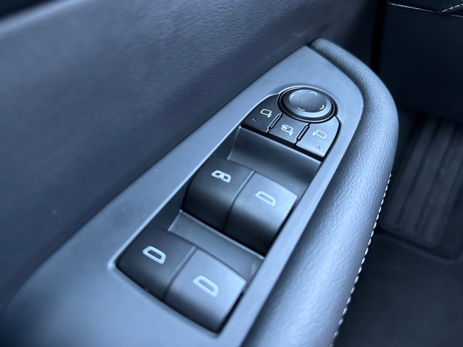 Used 2025 Buick Enclave Preferred image 26