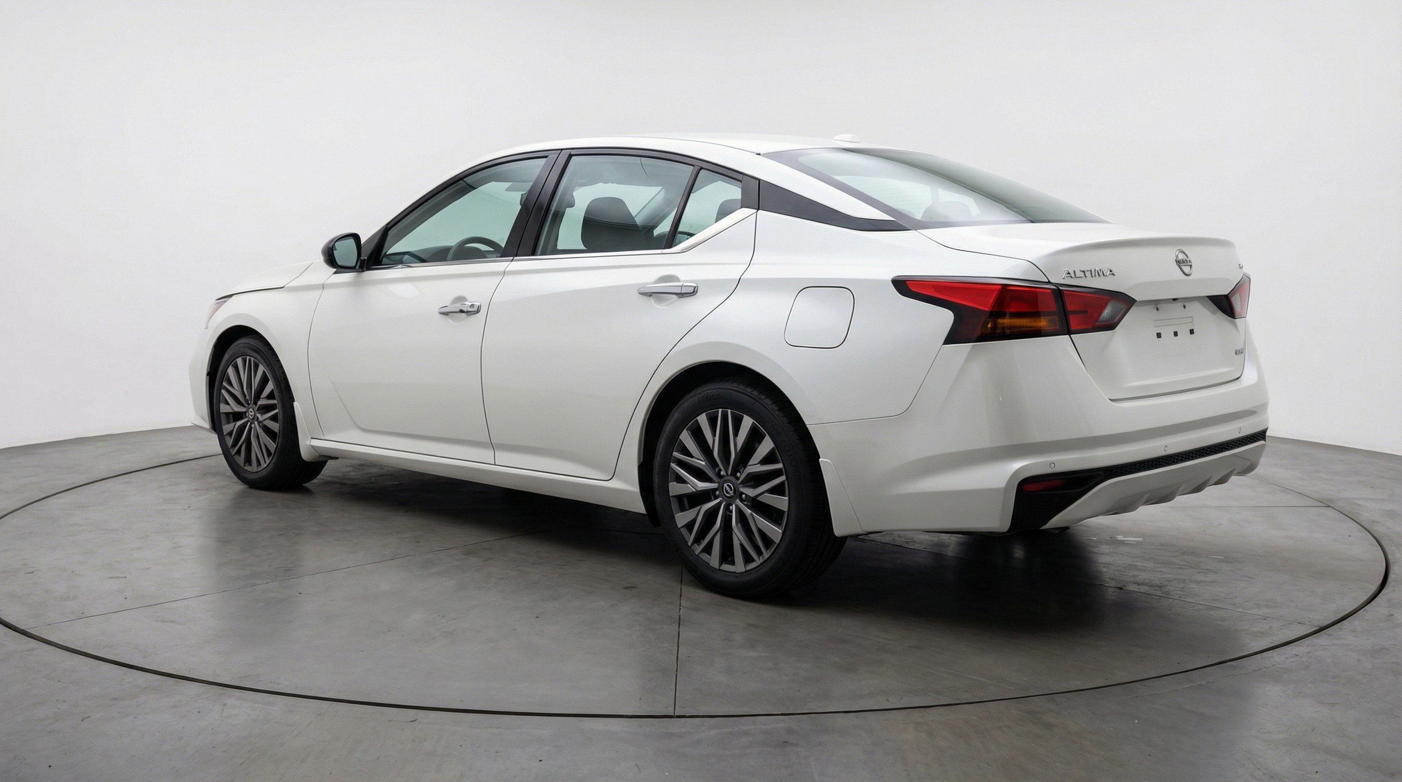 Used 2025 Nissan Altima 2.5 SV image 6