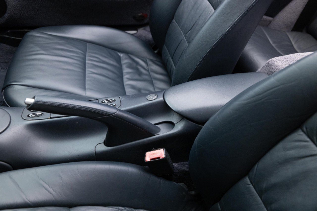 Used 2000 Porsche 911 Cabriolet image 32