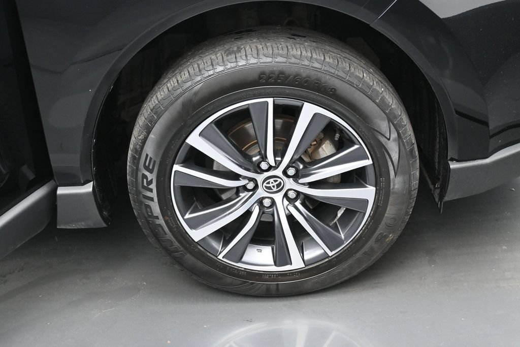 Certified 2021 Toyota Venza LE w/ Carpet Mat Package (TMS) AWD/4WD image 36