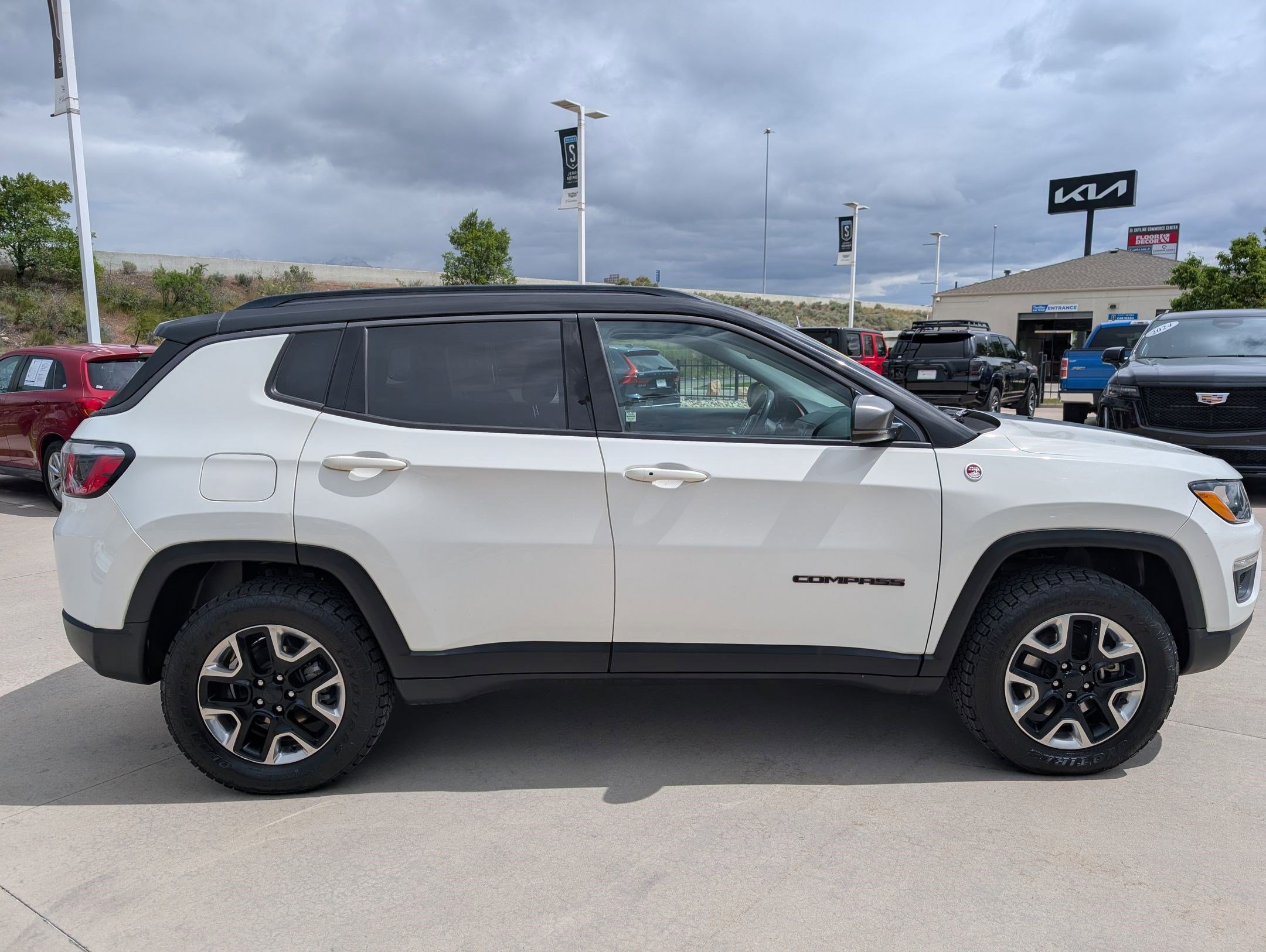Used 2017 Jeep Compass Trailhawk w/ Cold Weather Group AWD/4WD image 6